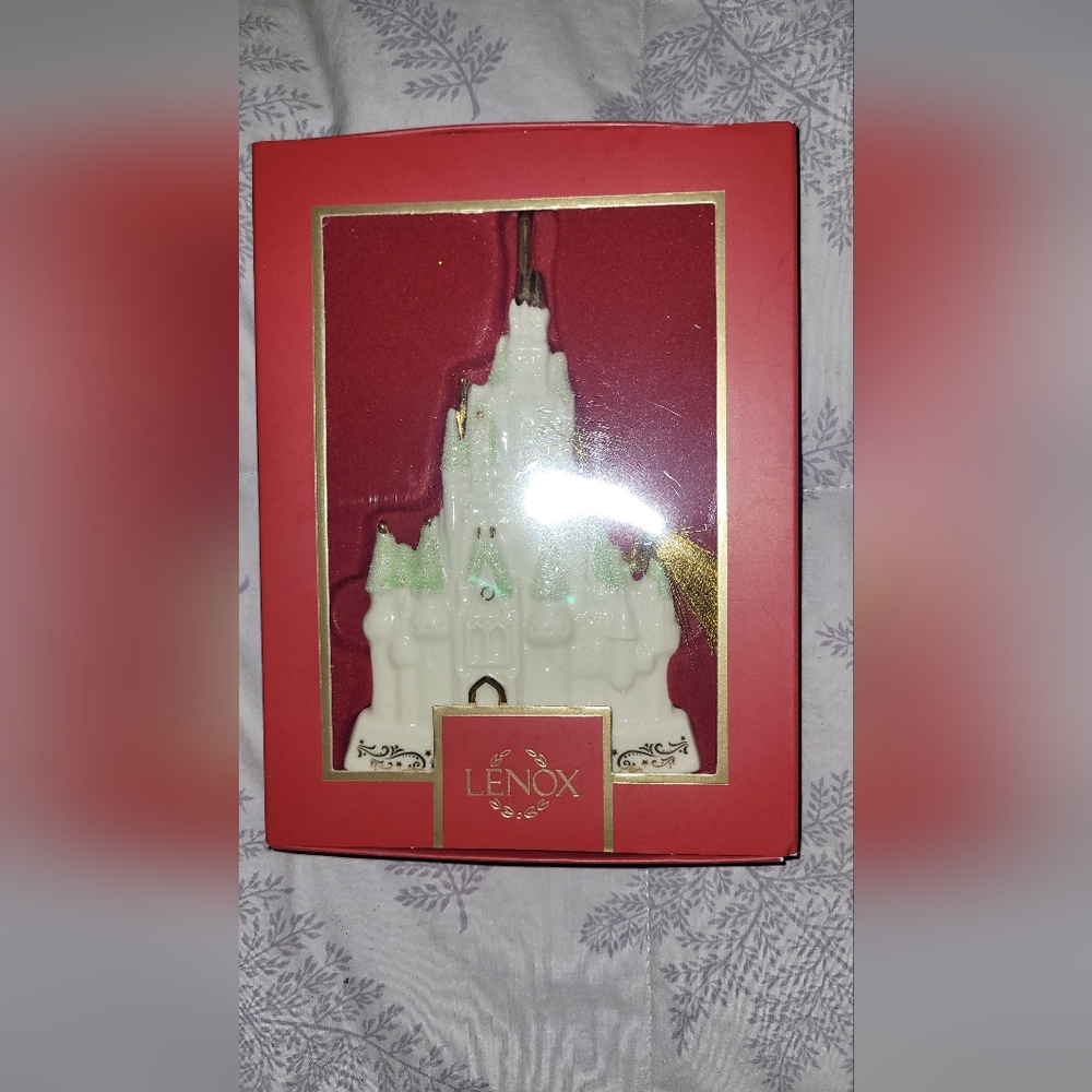 BNWT LENOX DISNEY CINDERELLA CASTLE ORNAMENT/DISNEY SHOWCASE COLLECTION